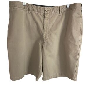 Men’s Mantles beige size 40 shorts, 100% cotton. Front and back pockets
